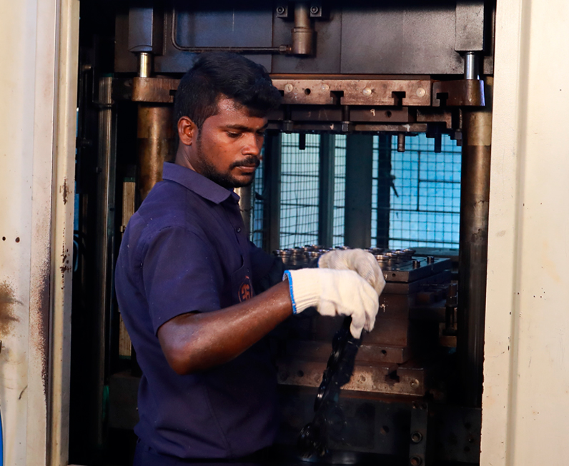 services-india.jpg Trabajador en Autofren